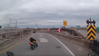 Un terrible accident de moto sur l'autoroute 40 à Montréal