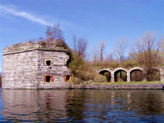 L'histoire de Fort Blunder, le fort construit par erreur au Canada