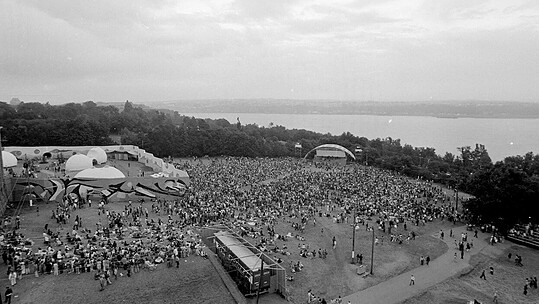 Quiz sur la SuperFrancoFête de 1974 : Connaissez-vous vraiment cet événement emblématique ?
