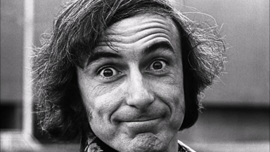 10 artistes qui ont façonné l’humour au Québec